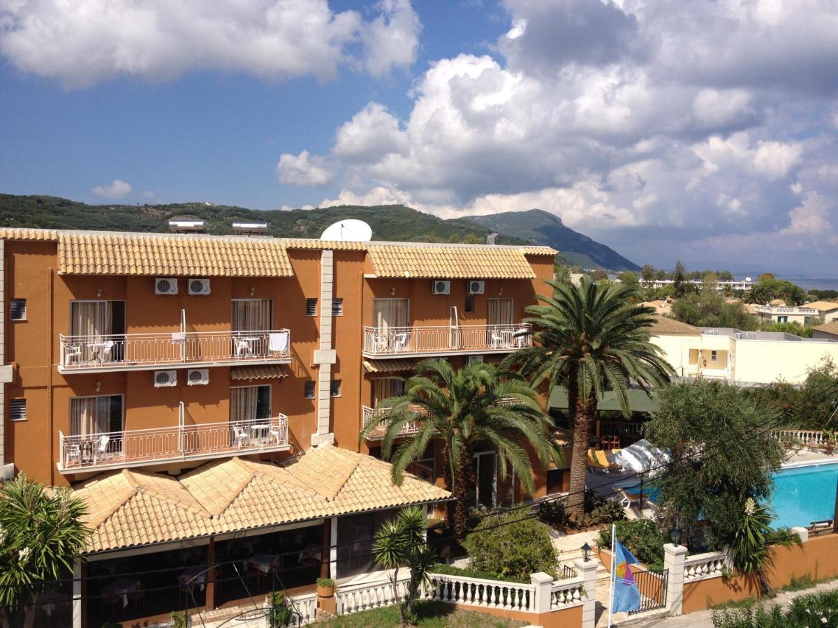 Pantheon Hall Hotel Mesongi Exterior photo