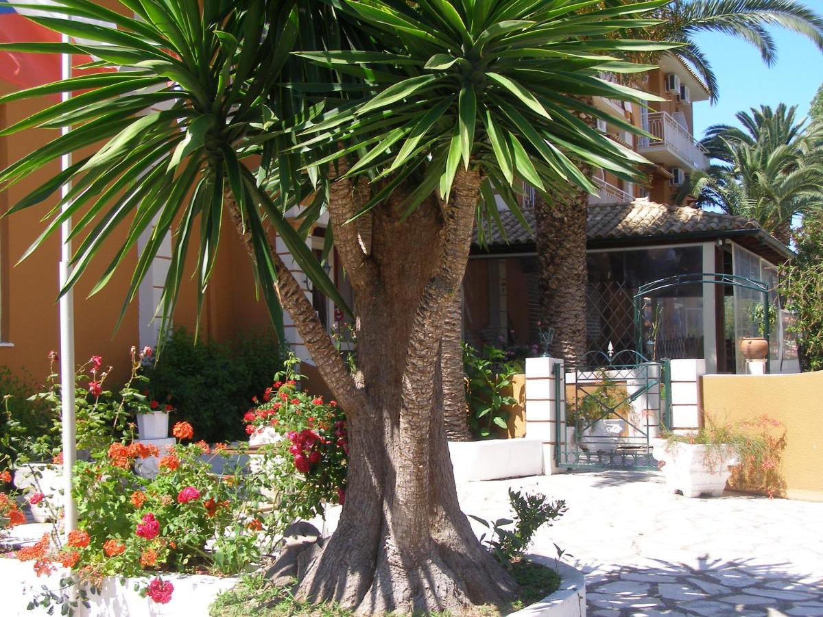 Pantheon Hall Hotel Mesongi Exterior photo