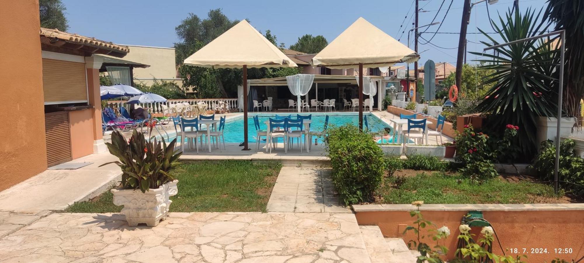 Pantheon Hall Hotel Mesongi Exterior photo