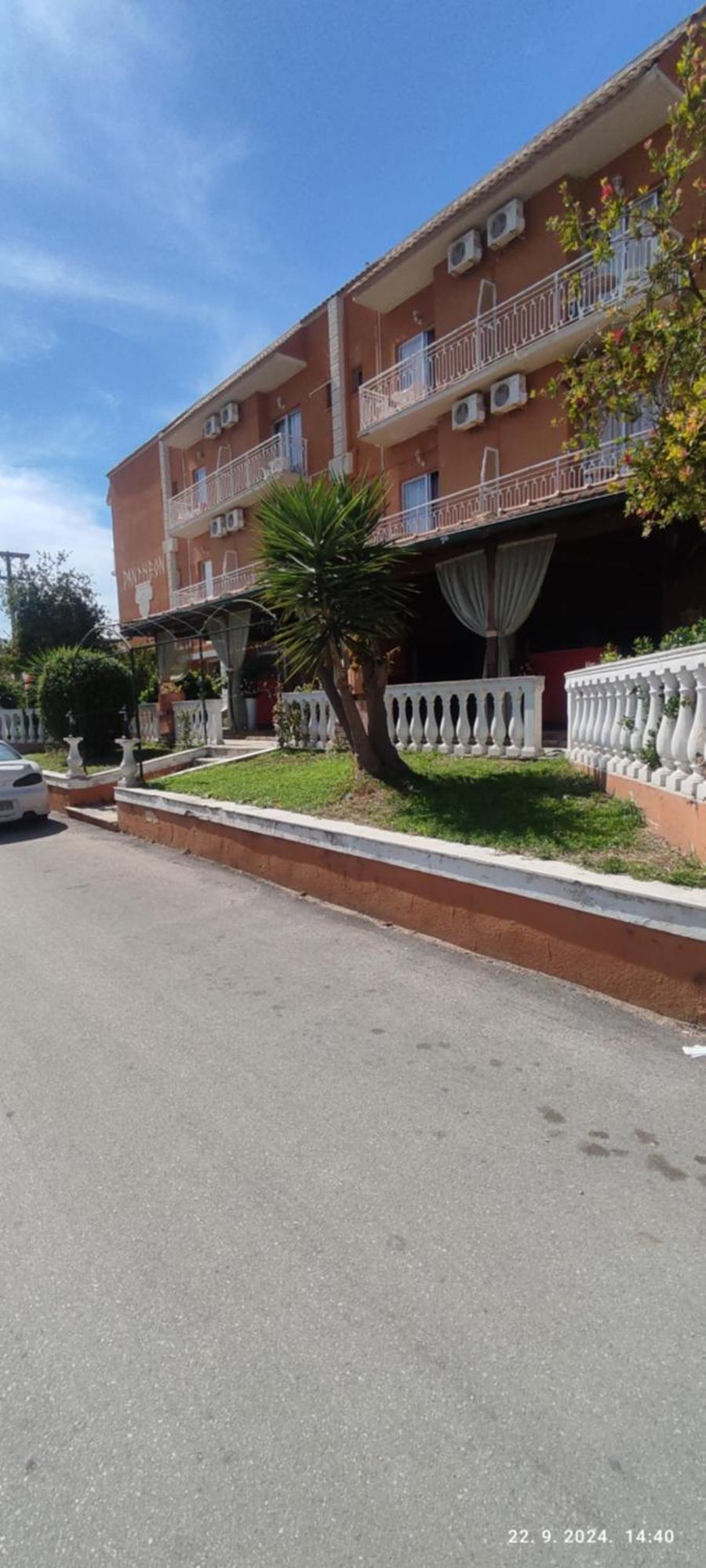 Pantheon Hall Hotel Mesongi Exterior photo