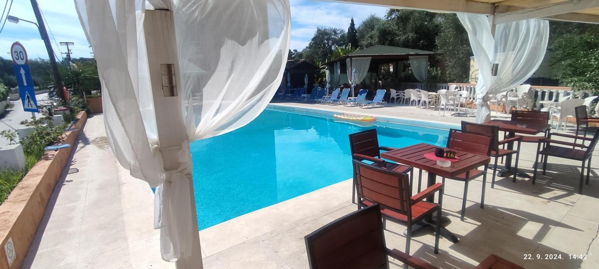 Pantheon Hall Hotel Mesongi Exterior photo